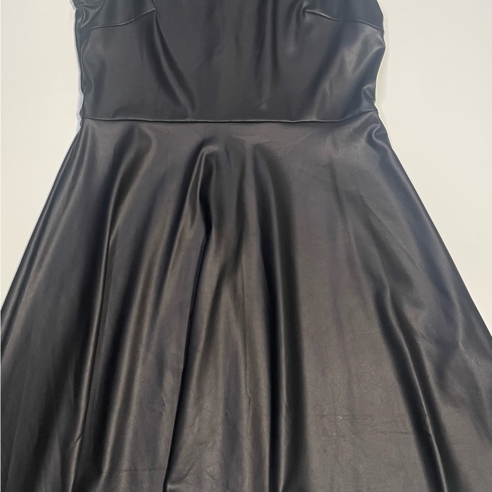 Forever 21 Strapless‎ Black Dress